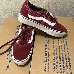 NWT. Platform Vans. Womens size 8.5.